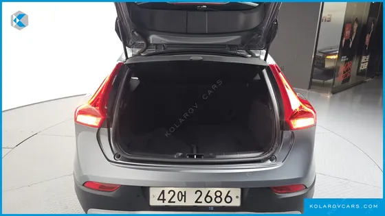 VOLVO V40 D3