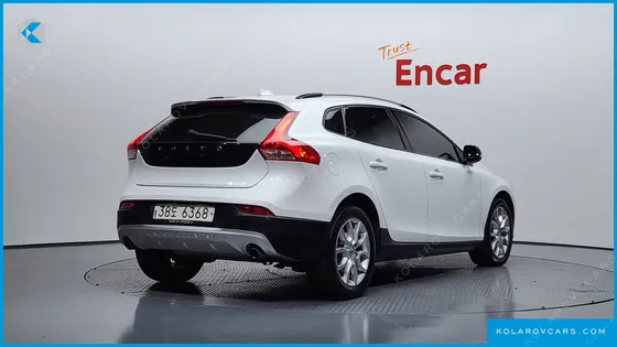 VOLVO V40 D3