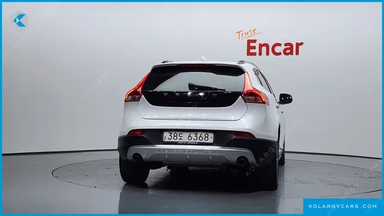 VOLVO V40 D3