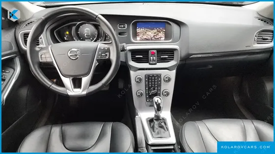 VOLVO V40 D3