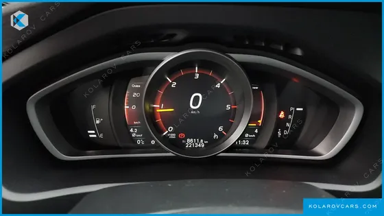 VOLVO V40 D3