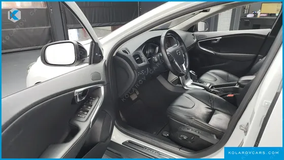 VOLVO V40 D3
