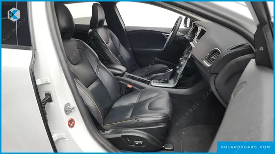 VOLVO V40 D3