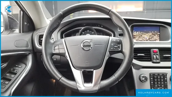 VOLVO V40 D3
