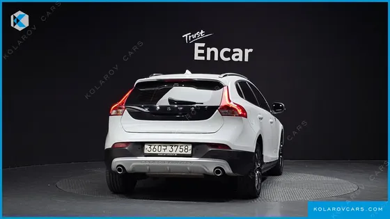 VOLVO V40 D3