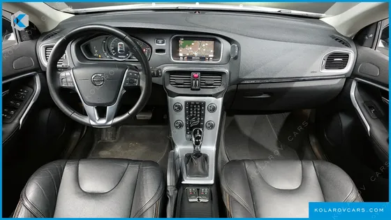 VOLVO V40 D3