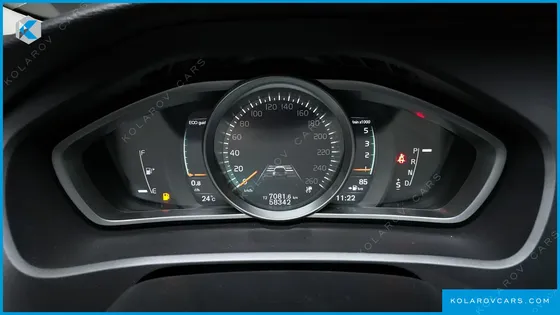 VOLVO V40 D3