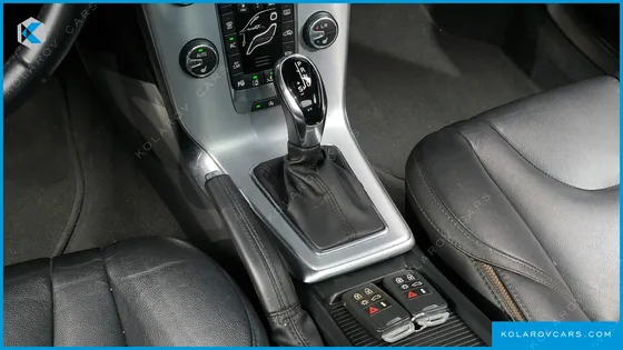 VOLVO V40 D3