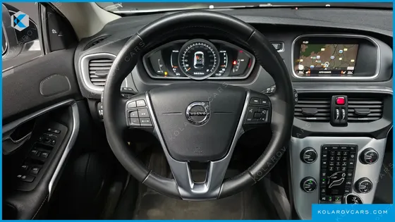 VOLVO V40 D3
