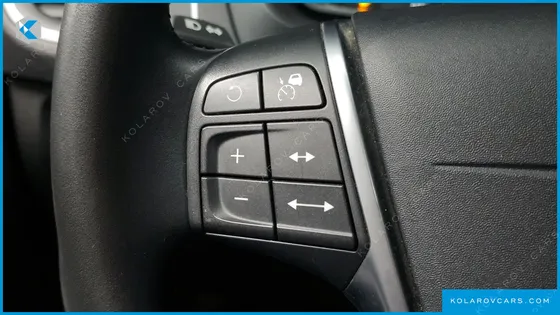 VOLVO V40 D3