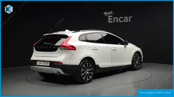 VOLVO V40 D3