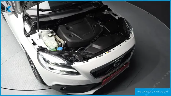 VOLVO V40 D3