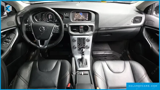 VOLVO V40 D3