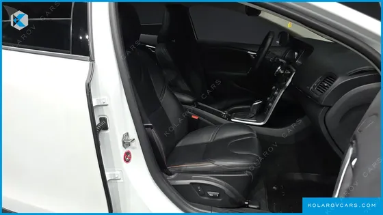 VOLVO V40 D3