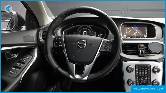 VOLVO V40 D3