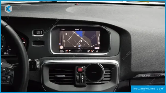 VOLVO V40 D3