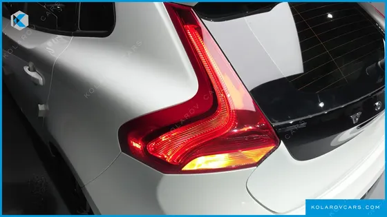 VOLVO V40 D3