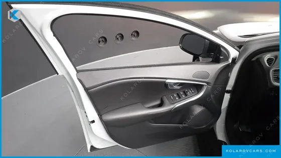 VOLVO V40 D3