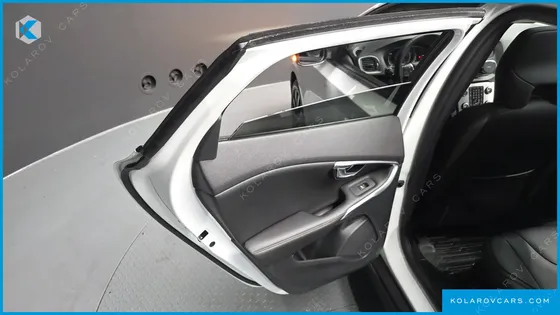 VOLVO V40 D3