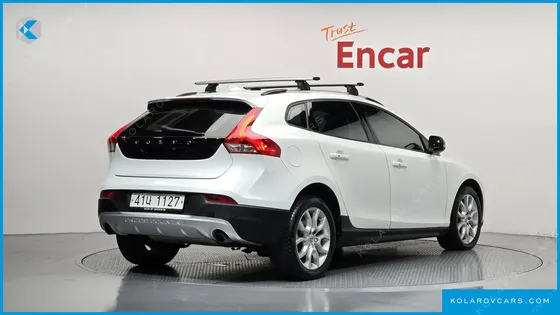 VOLVO V40 D3