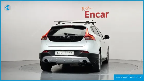 VOLVO V40 D3