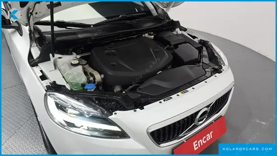 VOLVO V40 D3