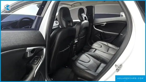 VOLVO V40 D3