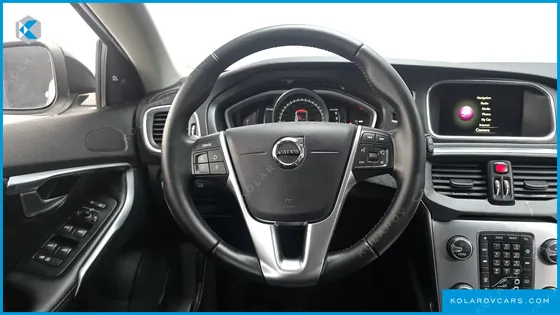 VOLVO V40 D3
