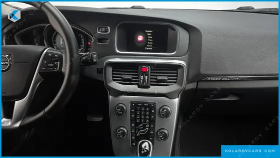 VOLVO V40 D3