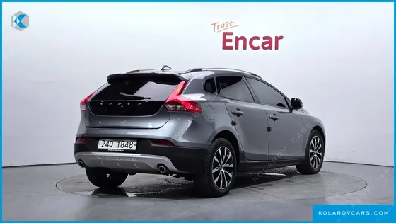 VOLVO V40 D3