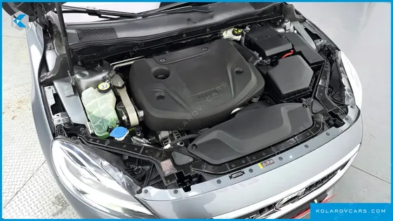 VOLVO V40 D3