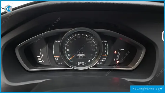 VOLVO V40 D3