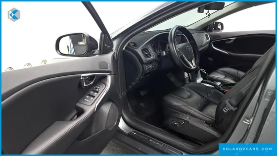 VOLVO V40 D3