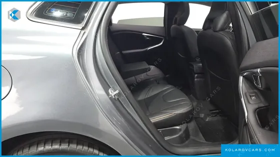 VOLVO V40 D3