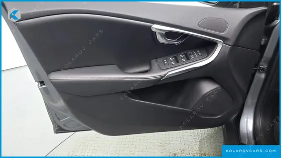 VOLVO V40 D3