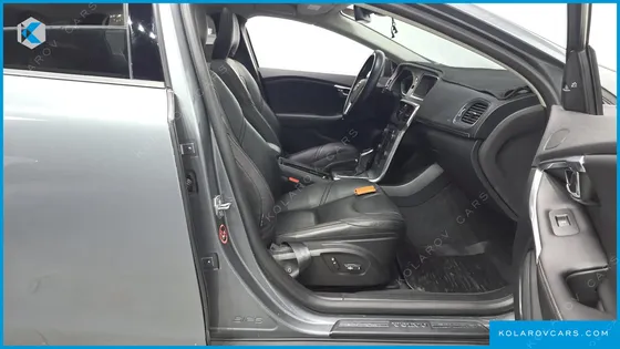 VOLVO V40 D3