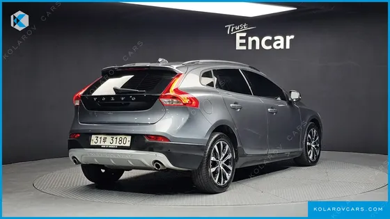 VOLVO V40 D3