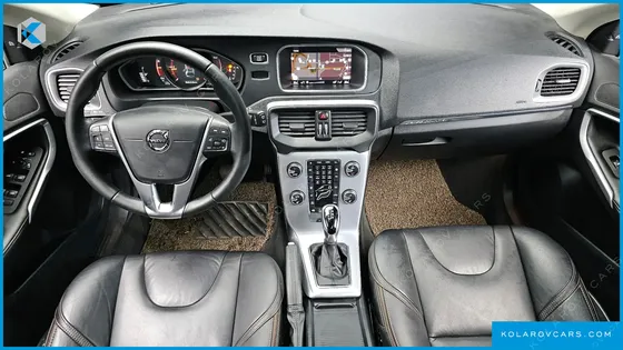 VOLVO V40 D3