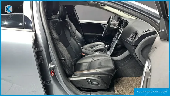 VOLVO V40 D3