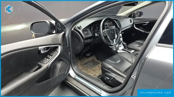 VOLVO V40 D3