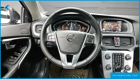 VOLVO V40 D3