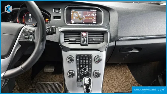 VOLVO V40 D3
