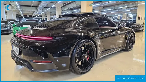 PORSCHE 911 CARRERA 4 GTS
