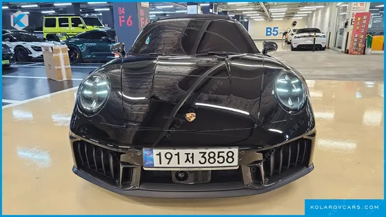 PORSCHE 911 CARRERA 4 GTS