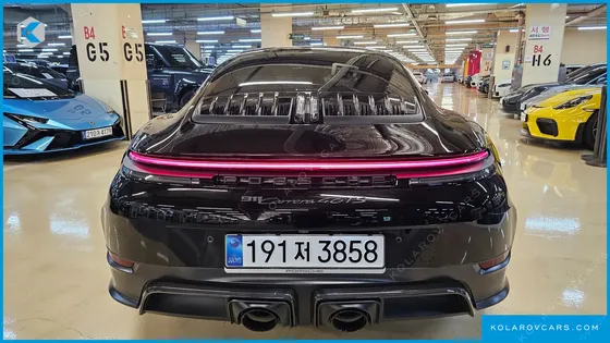 PORSCHE 911 CARRERA 4 GTS