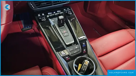 PORSCHE 911 CARRERA 4 GTS