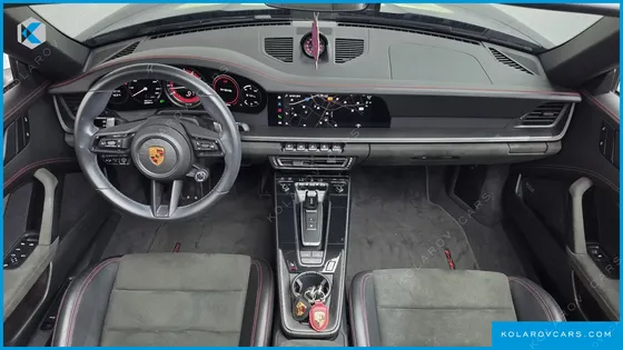 PORSCHE 911 CARRERA 4 GTS CABRIOLET