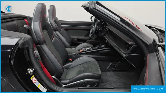PORSCHE 911 CARRERA 4 GTS CABRIOLET