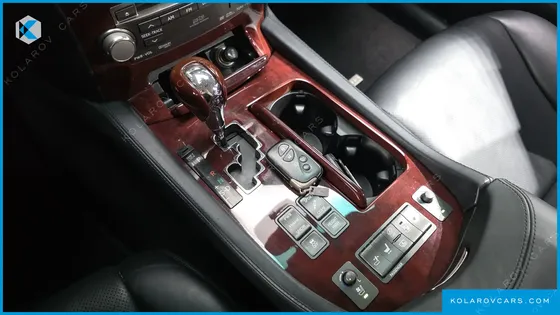 LEXUS LS 5-SEATS OTTOMAN