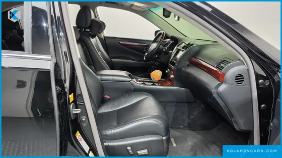 LEXUS LS 5-SEATS OTTOMAN
